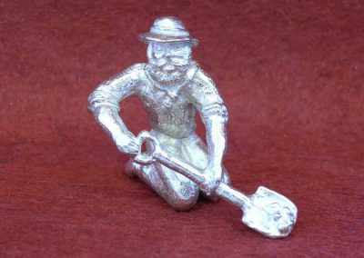 Miner Kneeling/Shovel